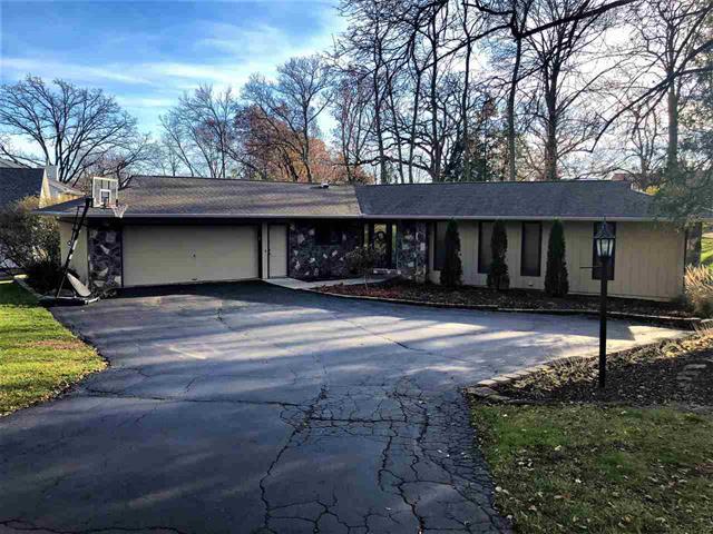 1501 W Demeter Dr., Freeport, IL 61032