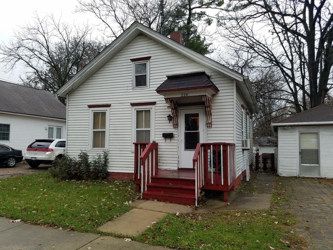 224 Stuart Ave., Aurora, IL 60505