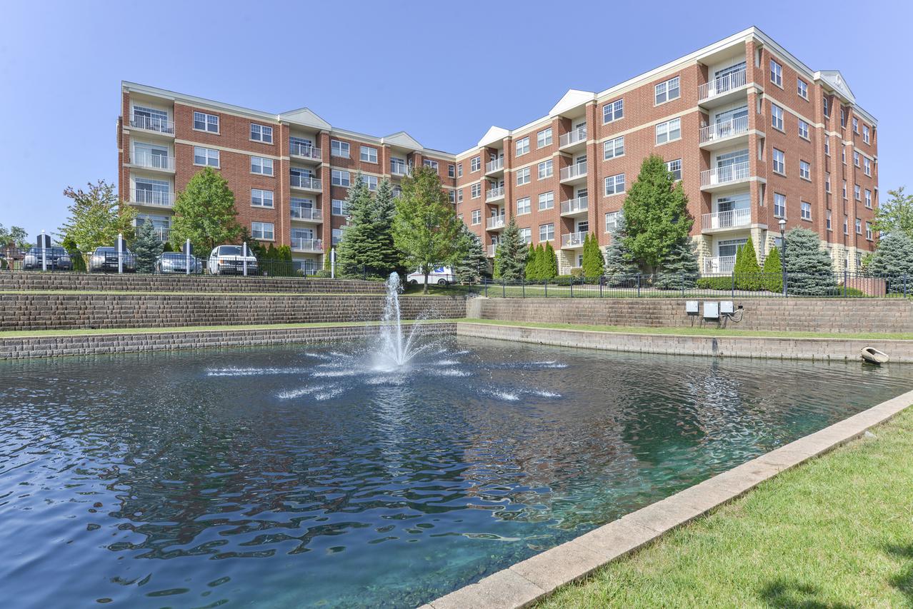 1 Itasca Pl. #404, Itasca, IL 60143