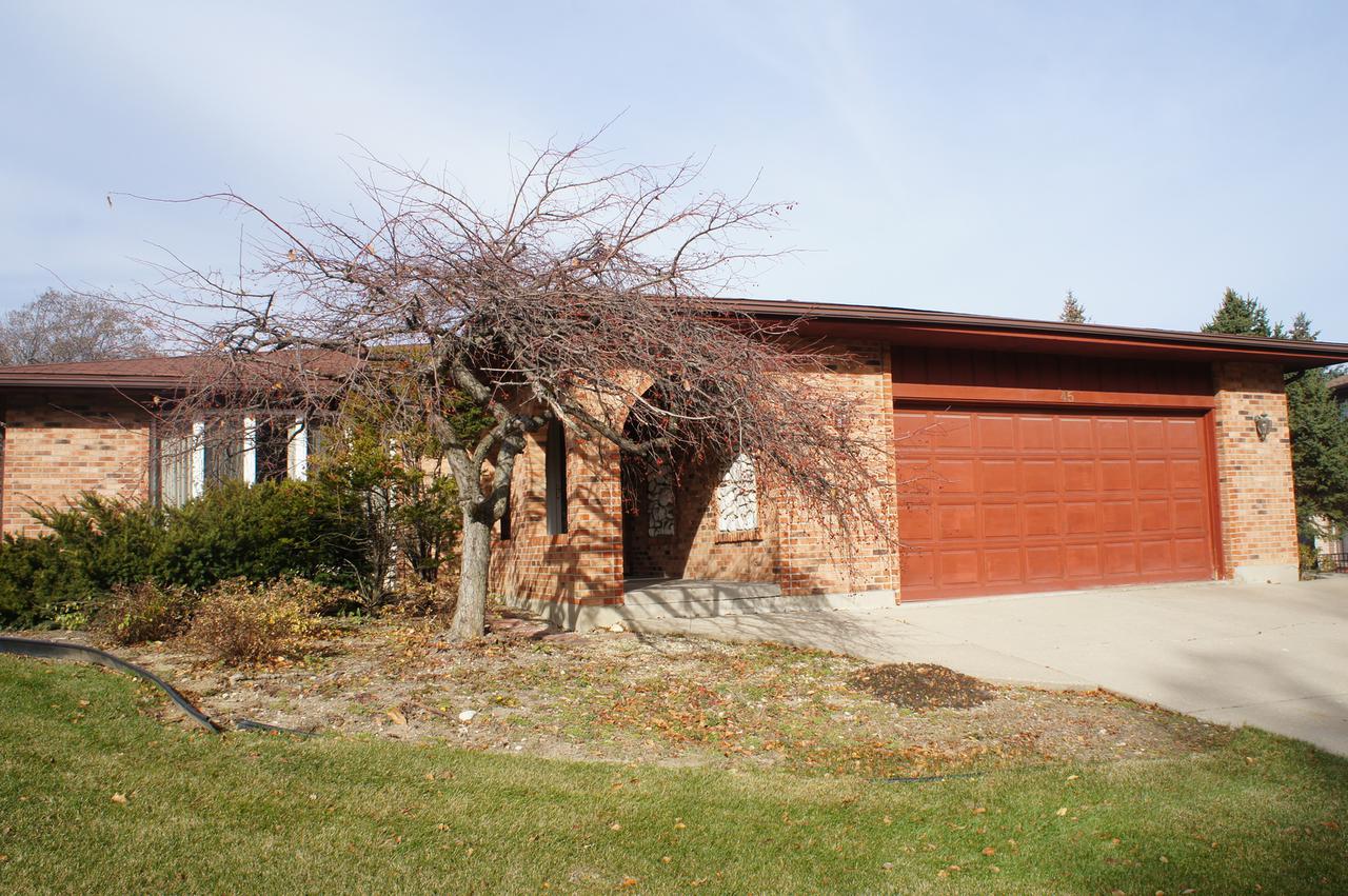 45 W Peiffer Ave., Lemont, IL 60439