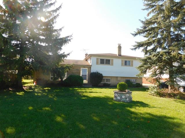 2615 Pauline Ave., Glenview, IL 60025