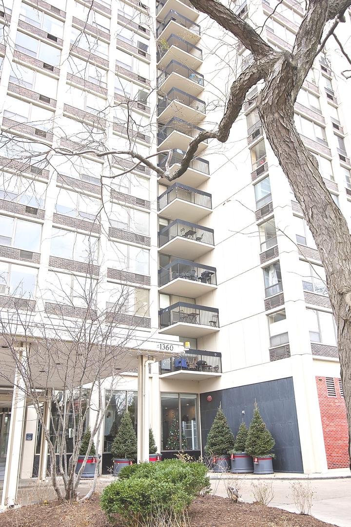 1360 N Sandburg Ter. #1804, Chicago, IL 60610
