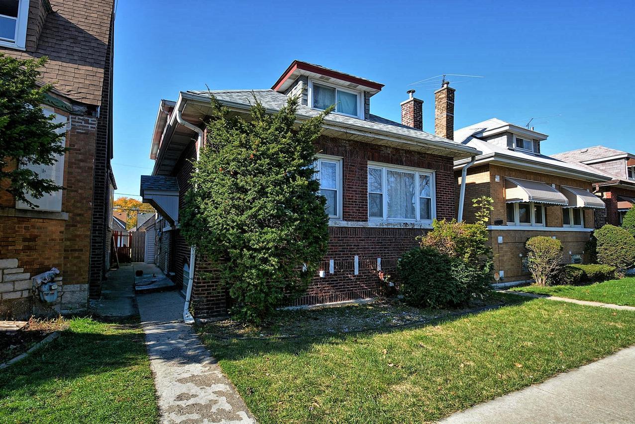 8352 S Phillips Ave., Chicago, IL 60617