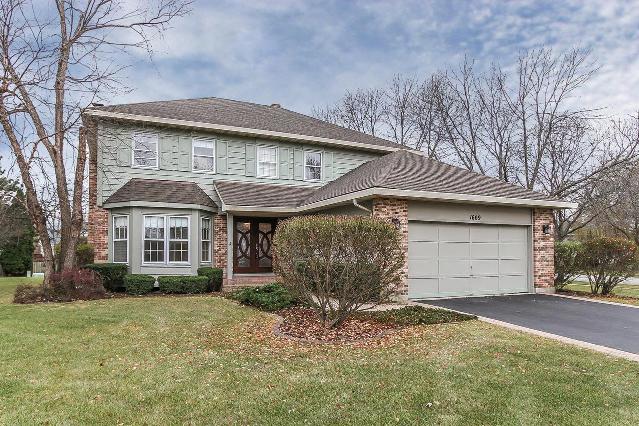 1609 E Canterbury Dr., Arlington Heights, IL 60004