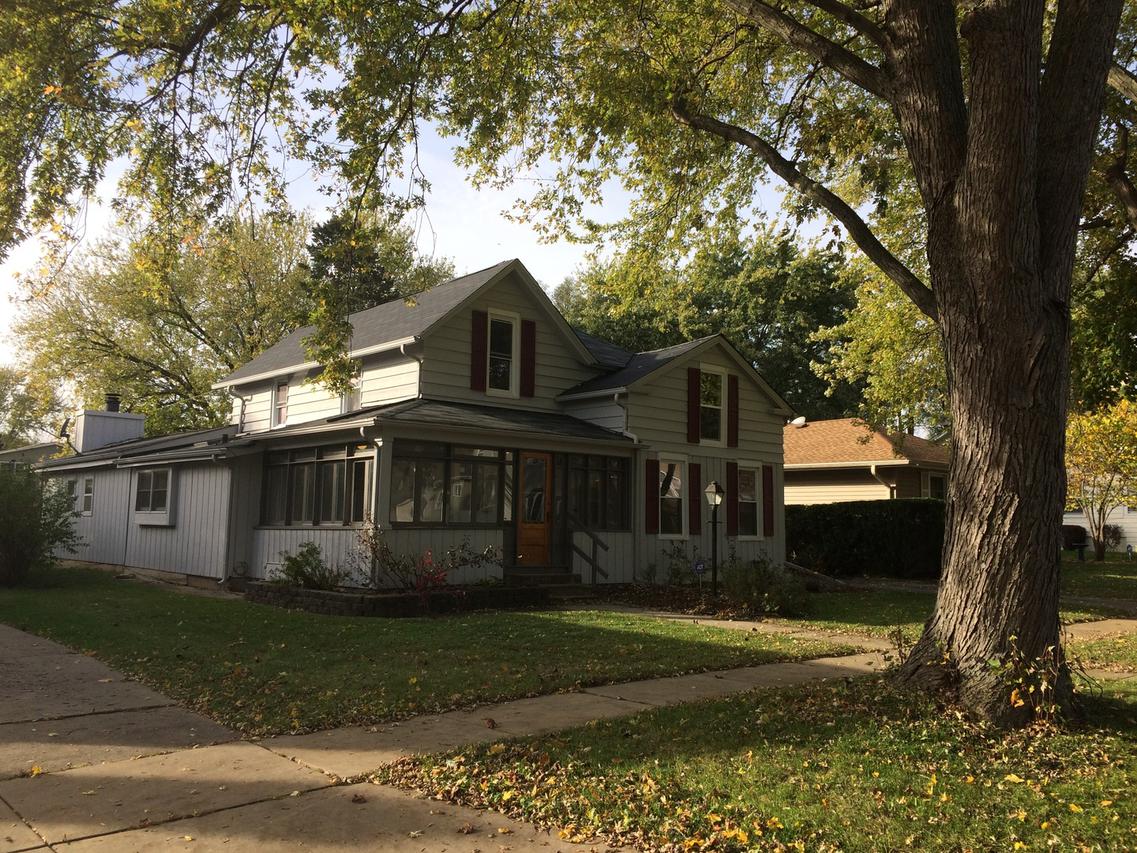 620 S 3rd St., West Dundee, IL 60118