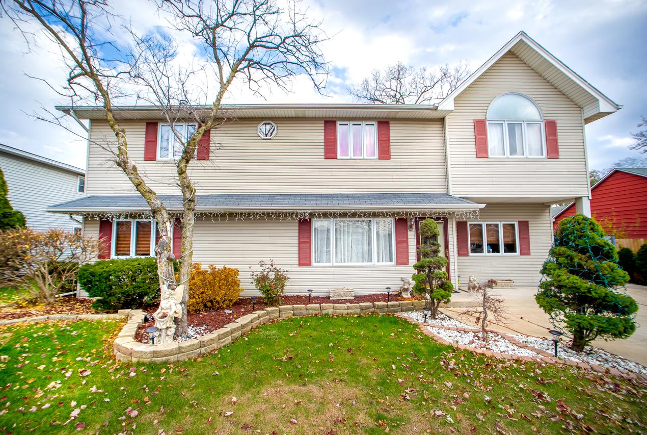 8715 Sayre Ave., Oak Lawn, IL 60453
