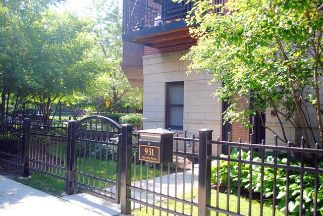 931 W College Pkwy., Chicago, IL 60608