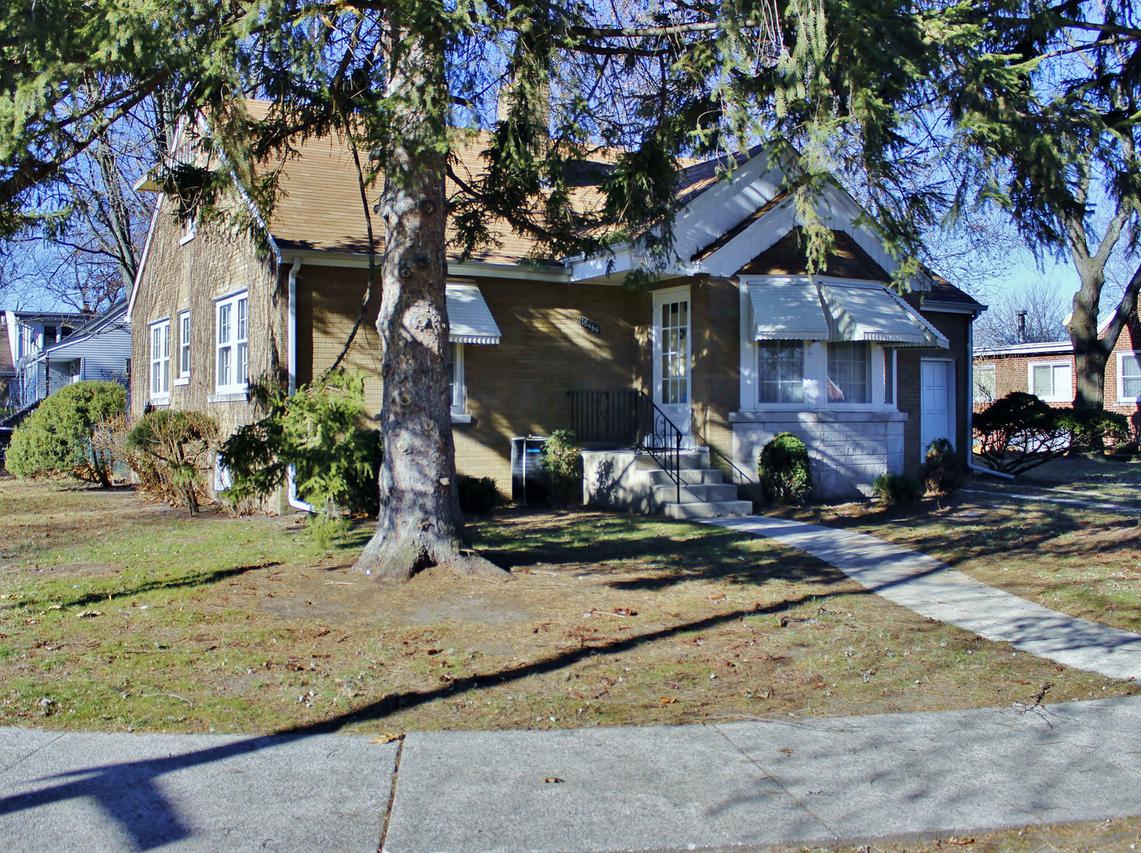 18464 Sherman St., Lansing, IL 60438