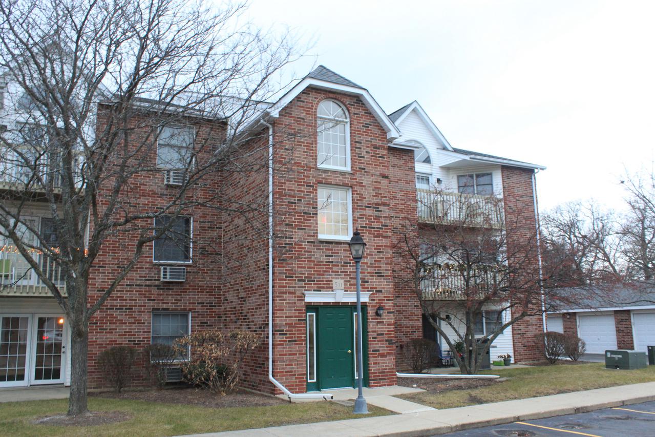 511 Leah Ln. #2A, Woodstock, IL 60098