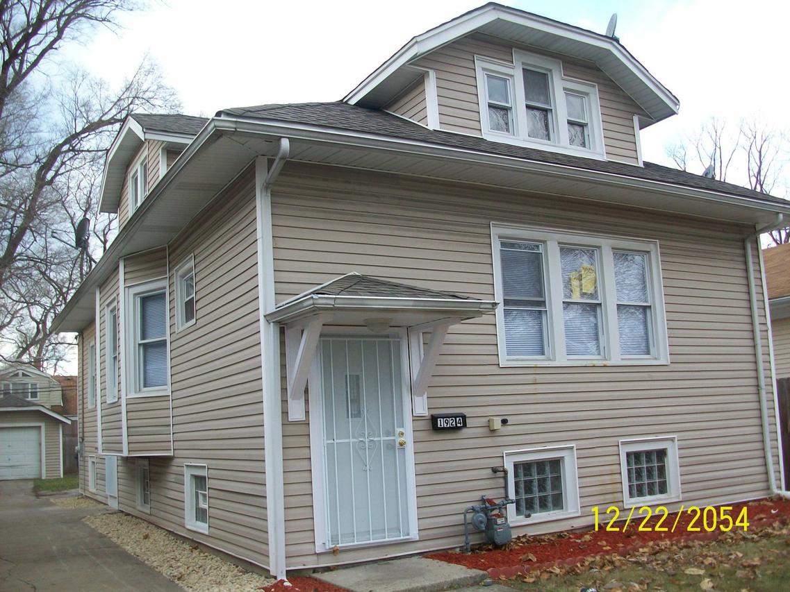 1924 S 6th Ave., Maywood, IL 60153