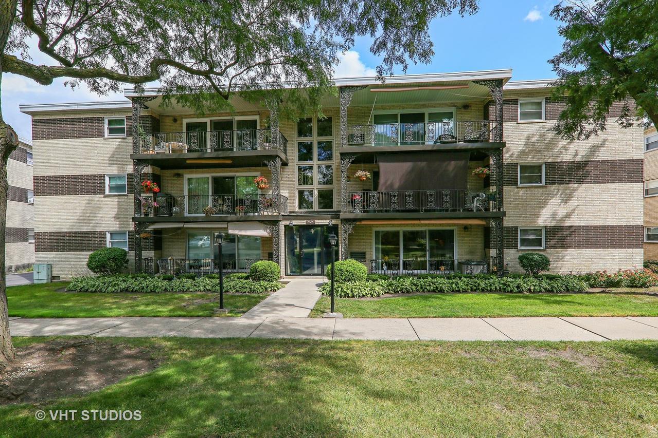 925 8th Ave. #2, La Grange, IL 60525