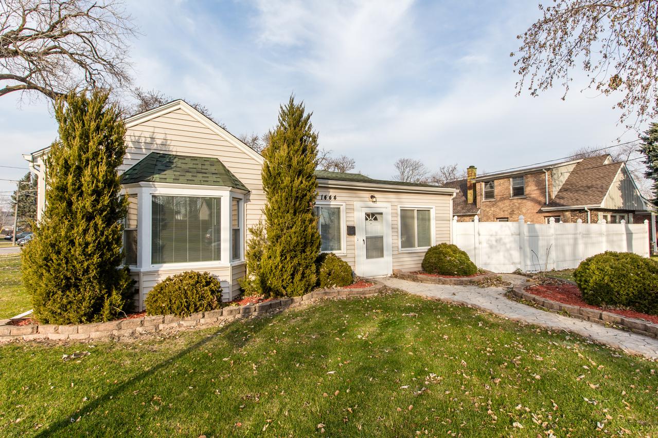 1444 Prospect Ave., Des Plaines, IL 60018