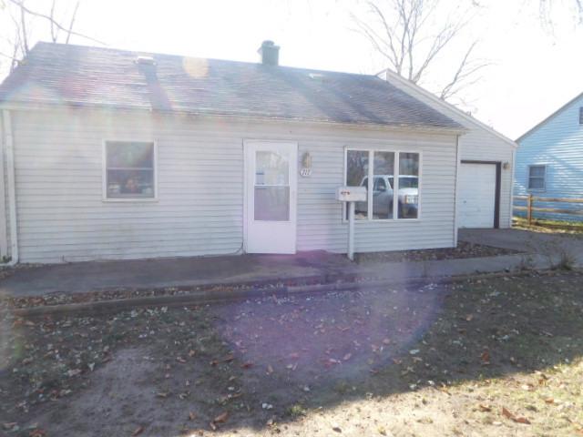 717 Sherwood Ter., Champaign, IL 61820