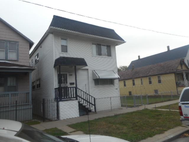 8925 S Escanaba Ave., Chicago, IL 60617