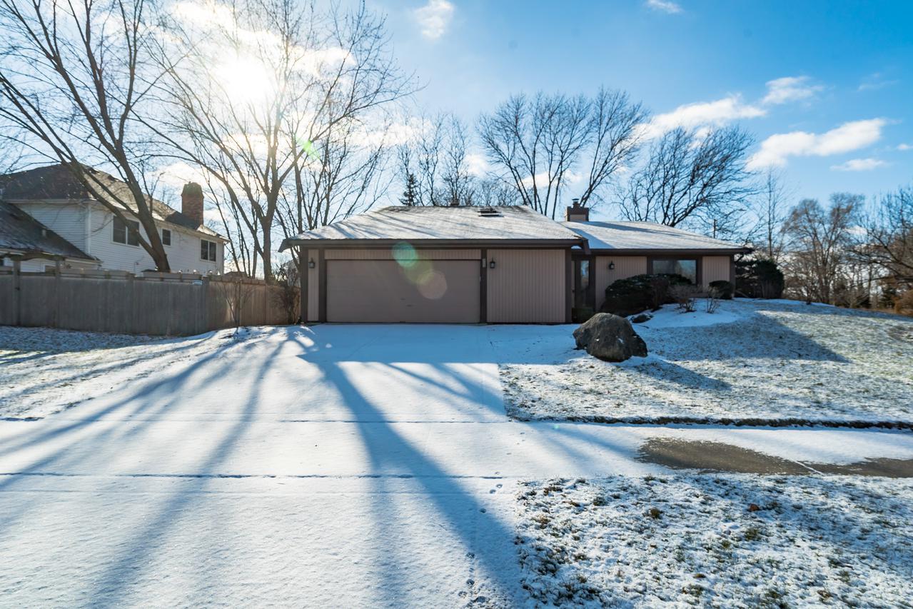 901 Merrimac Cir., Naperville, IL 60540