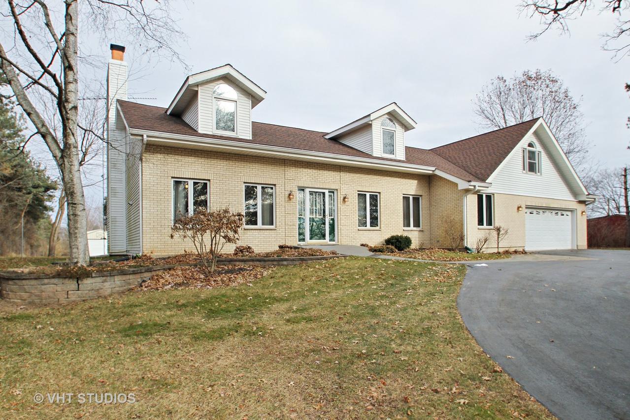 11506 Cemetery Rd., Capron, IL 61012