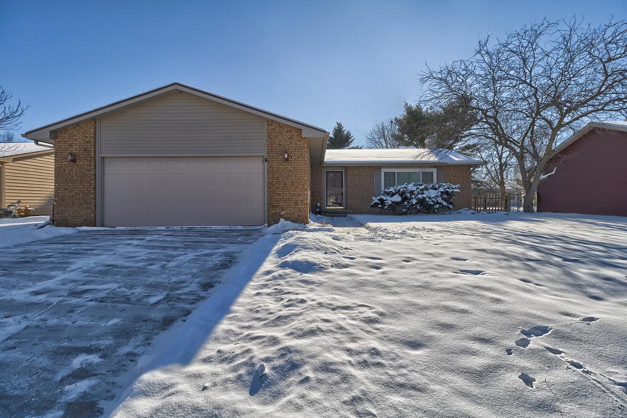 2605 Hathaway Dr., Champaign, IL 61821