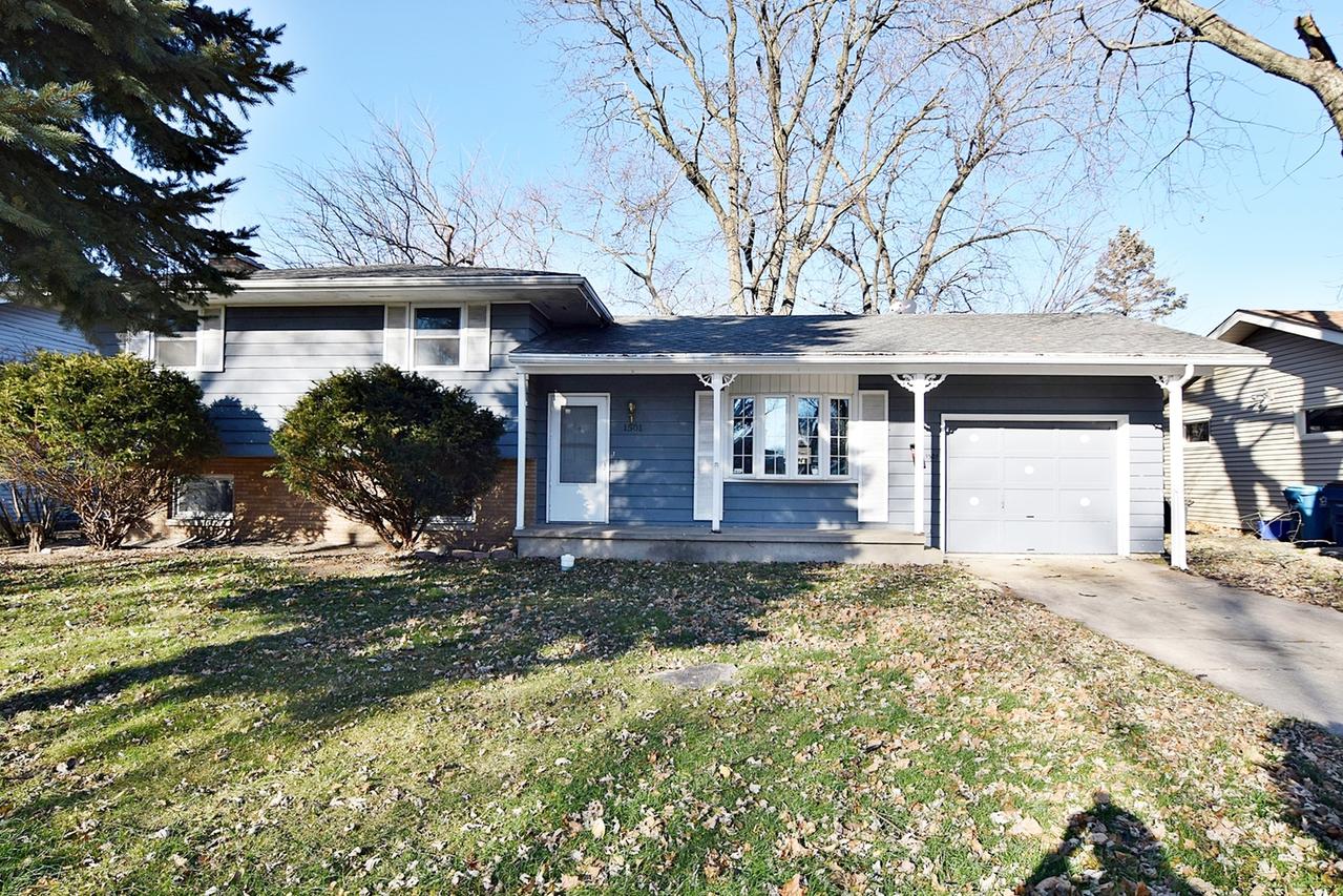 1501 Heather Dr., Aurora, IL 60506