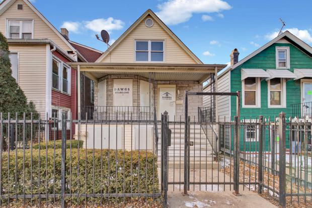 4328 N Kimball Ave., Chicago, IL 60618