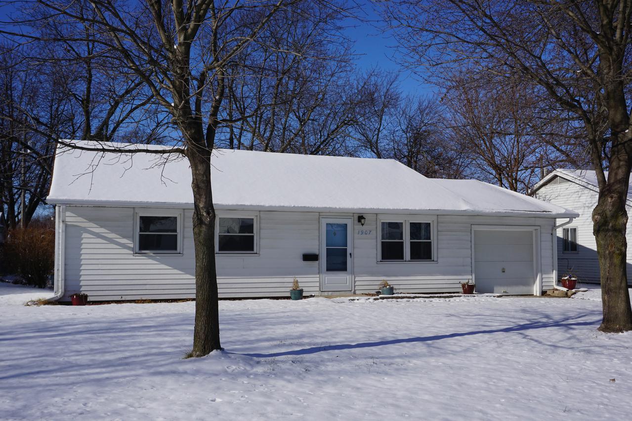 1907 Roberta Ln., Champaign, IL 61821