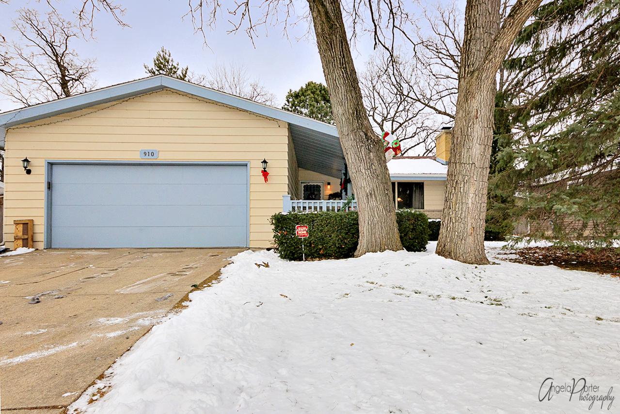 910 Royal Dr., Mchenry, IL 60050