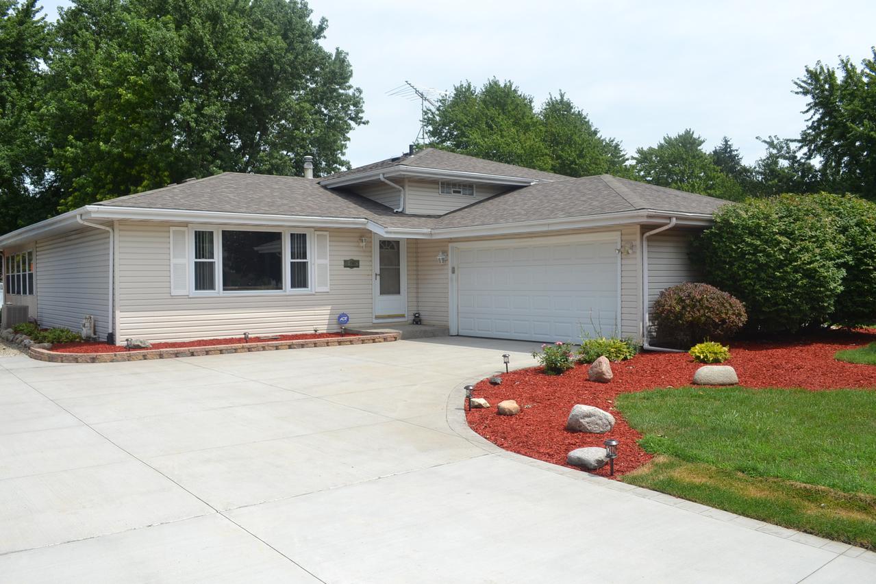 24328 S Valley Dr., Channahon, IL 60410
