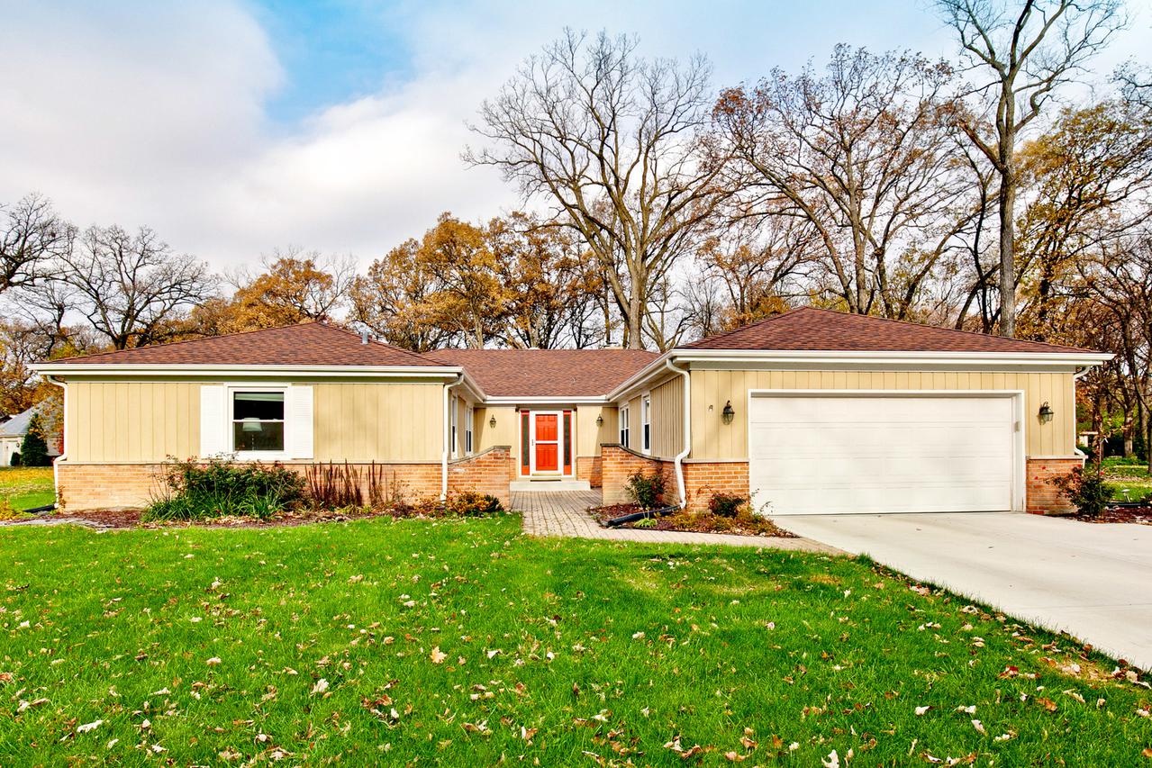 27 Plymouth Ct., Lincolnshire, IL 60069