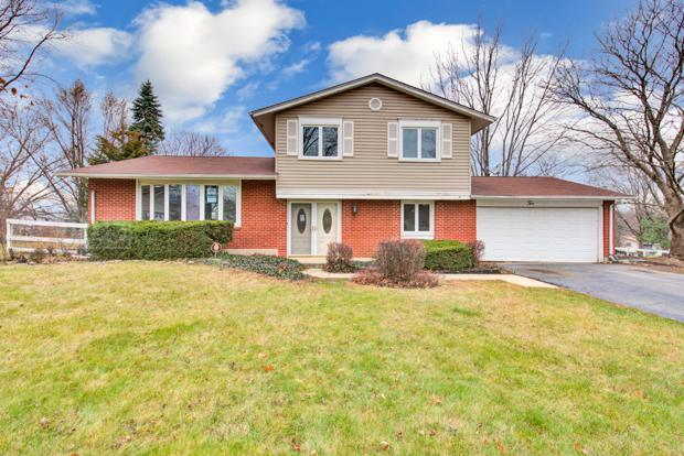 2 Derbyshire Ct., Bolingbrook, IL 60440