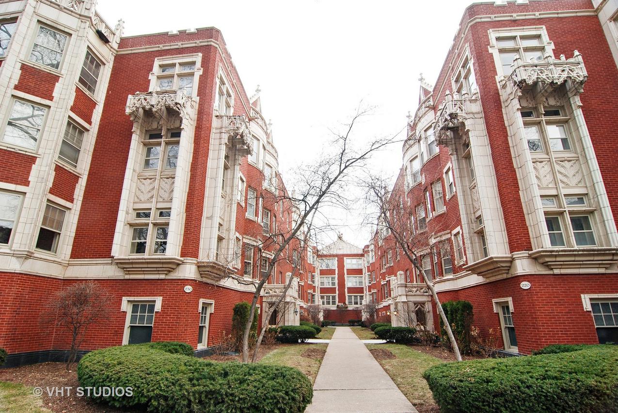 230 N Oak Park Ave. #3K, Oak Park, IL 60302