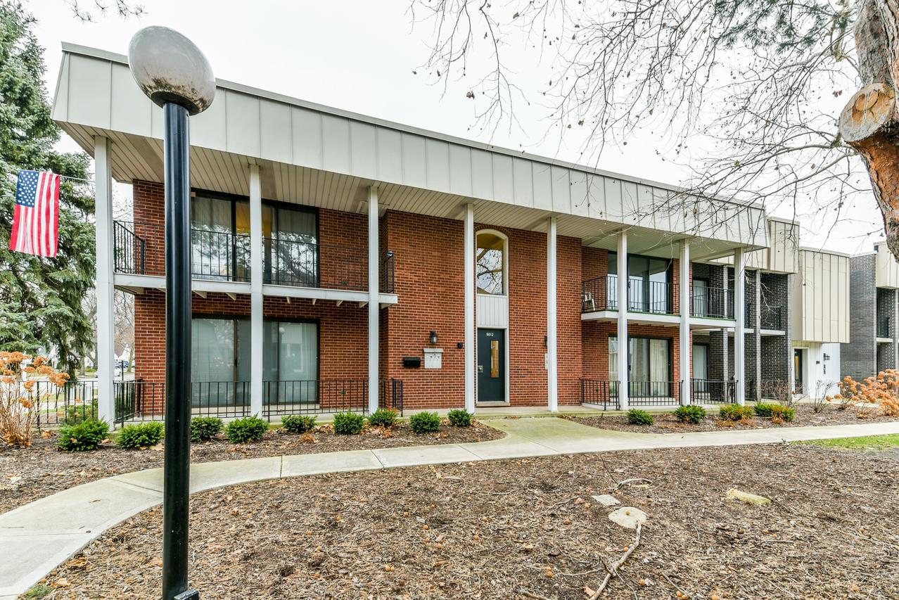 9812 Karlov Ave. #4D, Oak Lawn, IL 60453