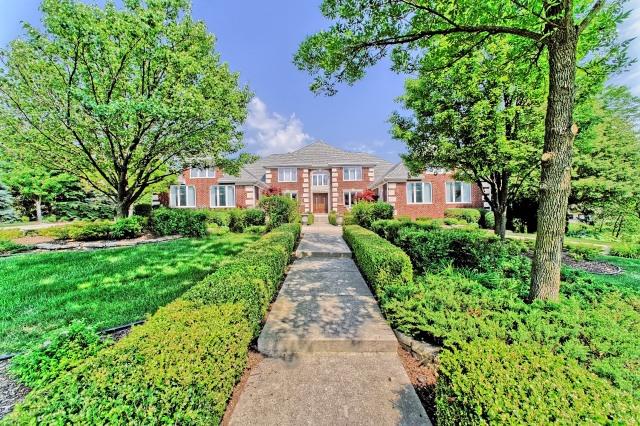 8410 Arrowhead Farm Dr., Burr Ridge, IL 60527