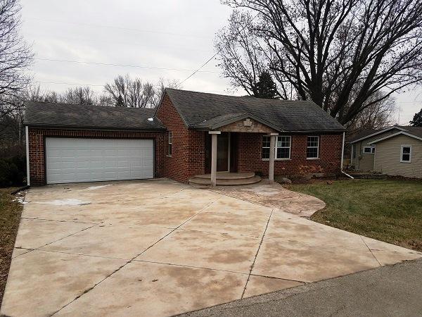 207 E Bluff St., Winnebago, IL 61088