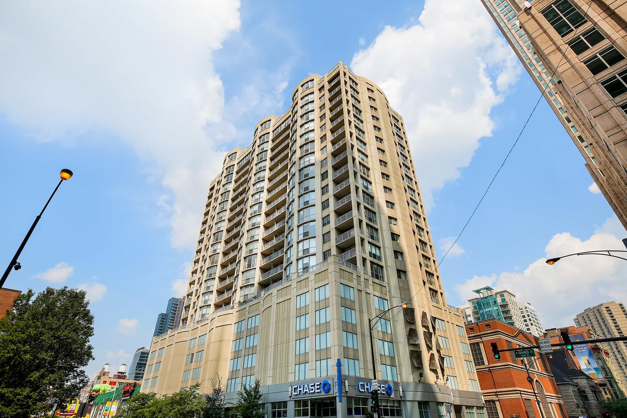 600 N Dearborn St. #1304, Chicago, IL 60654