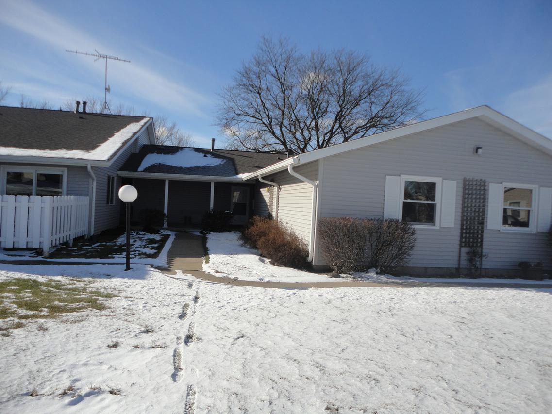 5205 Woodmar Ct. #A, Mchenry, IL 60050