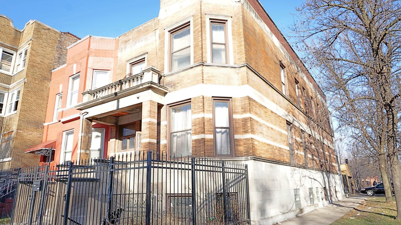 4200 W Jackson Blvd., Chicago, IL 60624