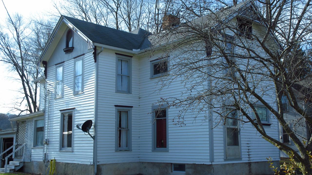 340 E Church St., Tiskilwa, IL 61368