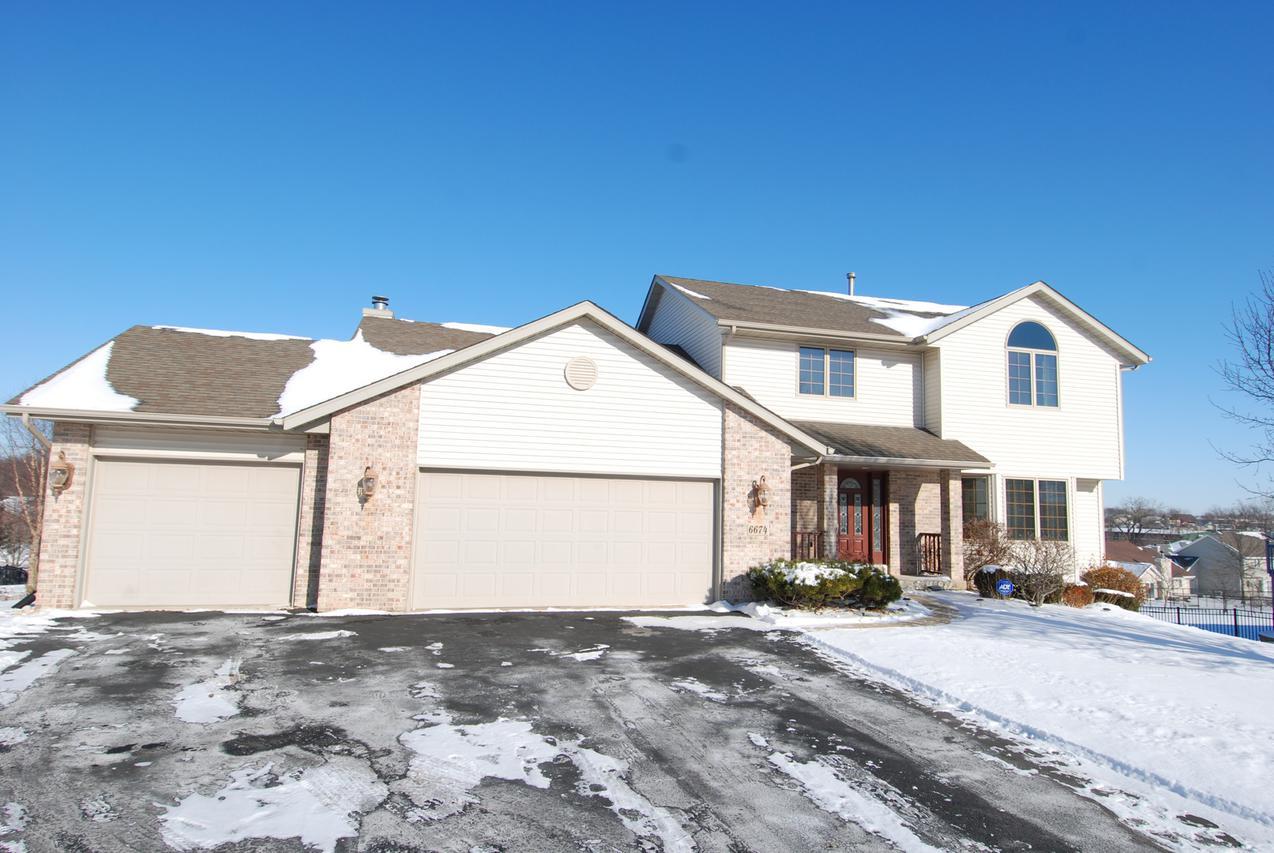 6674 Hedgewood Rd., Rockford, IL 61108