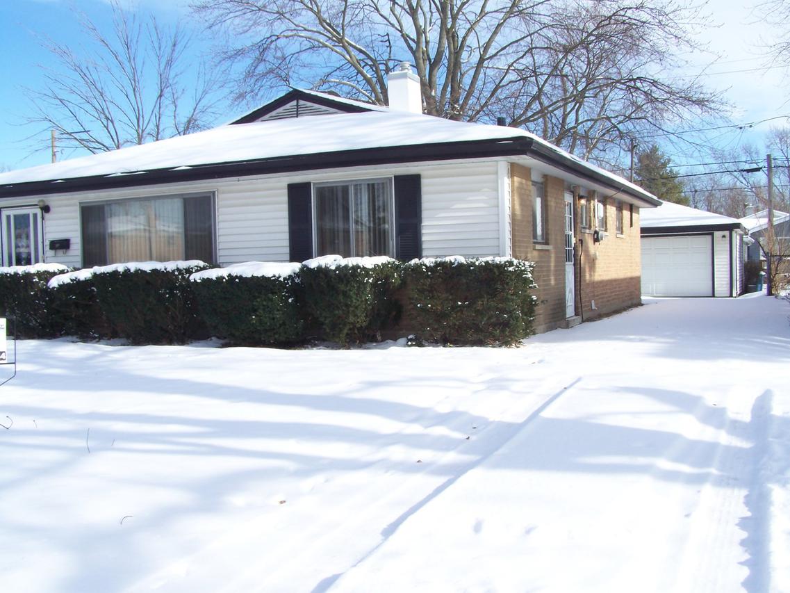 1317 Mackinaw Ave., Calumet City, IL 60409