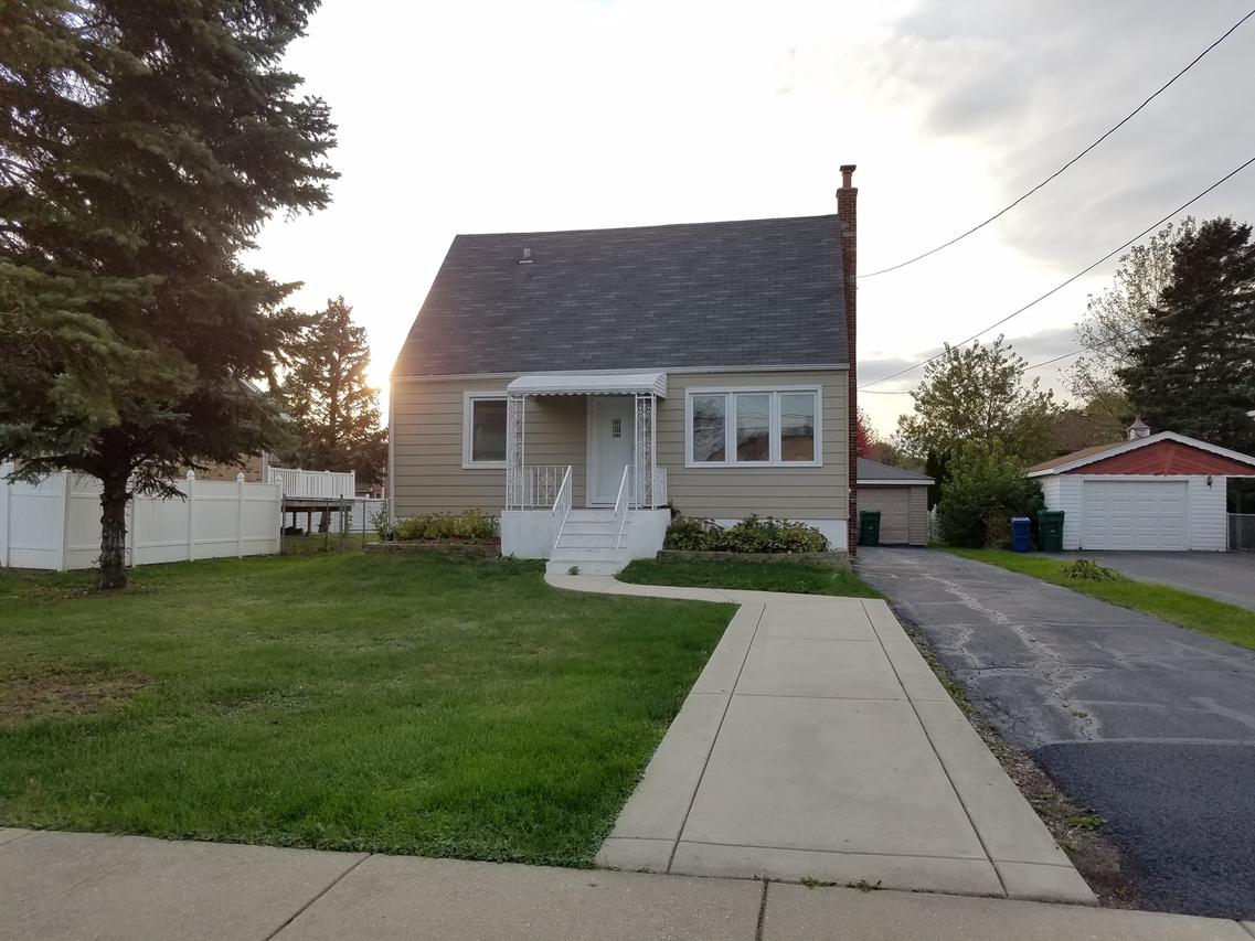 8254 Linder Ave., Burbank, IL 60459