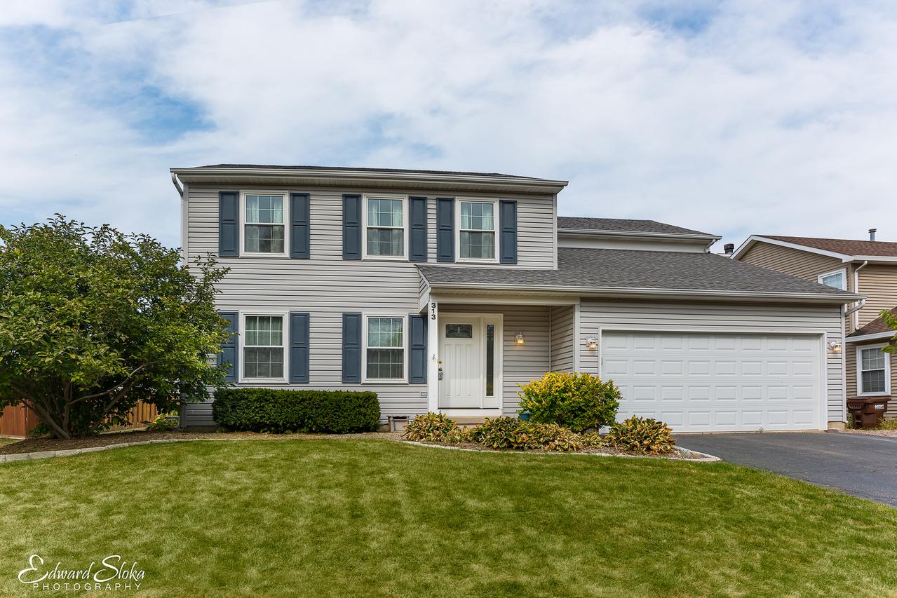 313 Greenview Dr., Crystal Lake, IL 60014