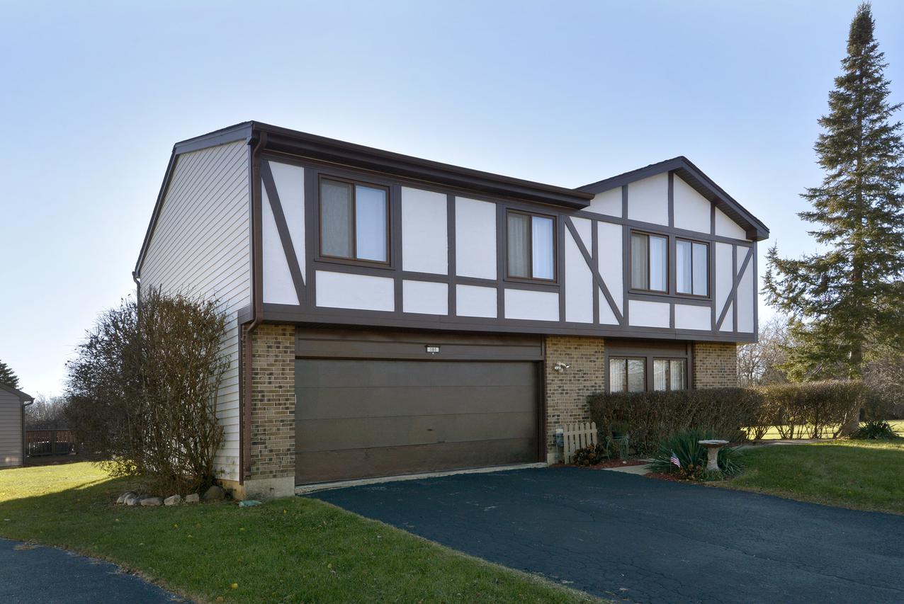 101 Jonquil Ct., Rolling Meadows, IL 60008