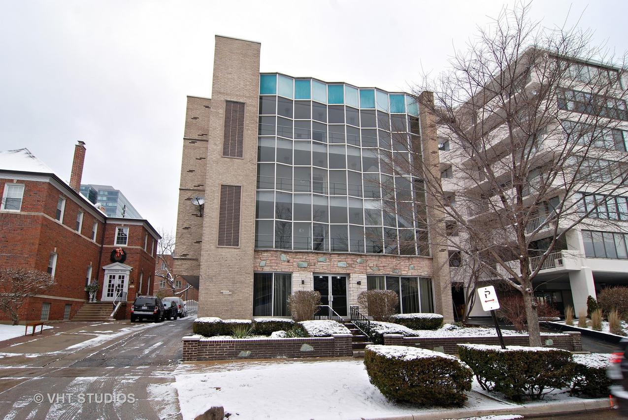 938 North Blvd. #201, Oak Park, IL 60301