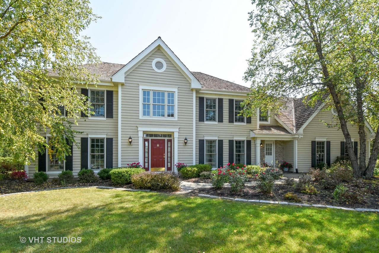 260 Weatherstone Rd., Barrington, IL 60010