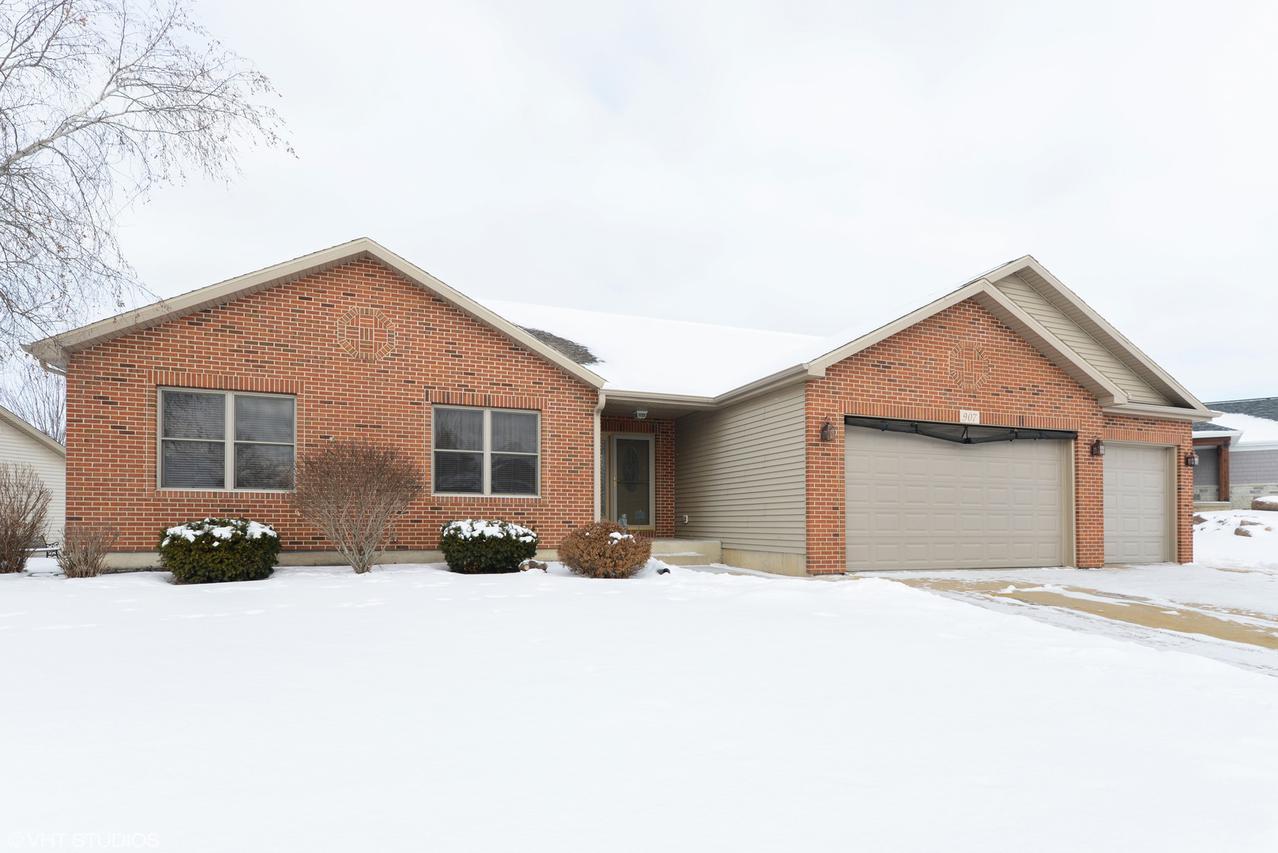 907 Wells Dr., Sycamore, IL 60178