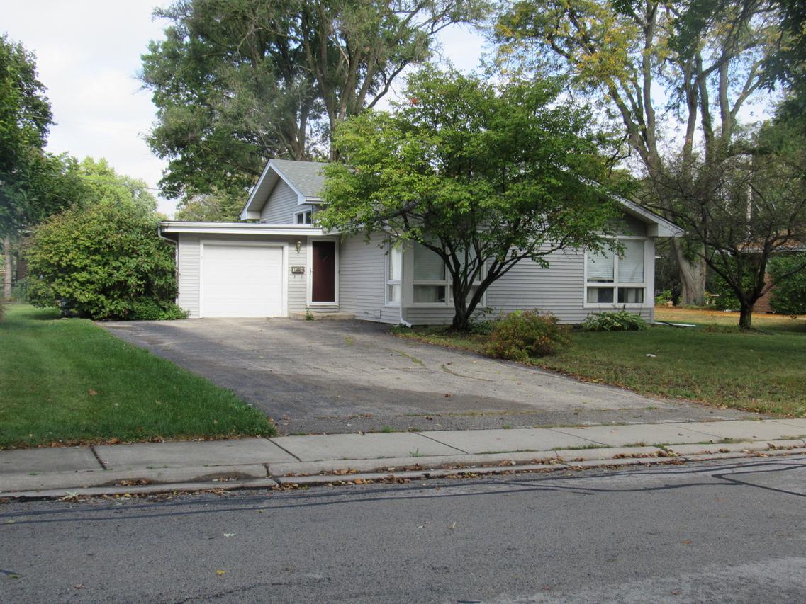 39 Oakwood Dr., Naperville, IL 60540