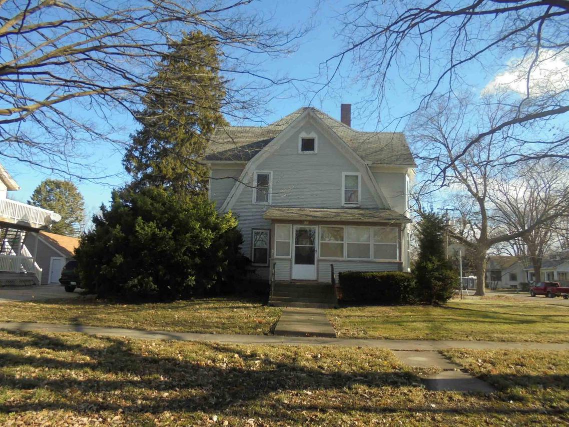 225 S Sycamore St., Somonauk, IL 60552