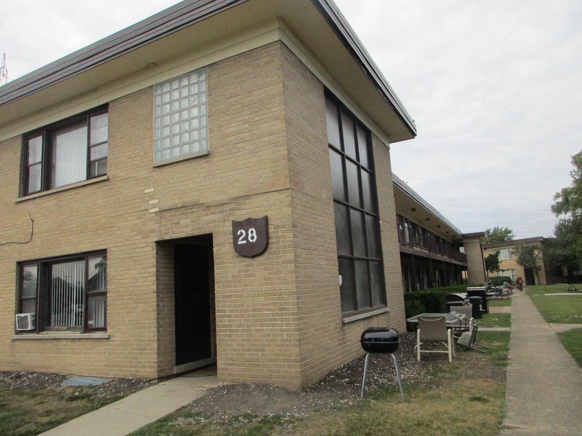 28 King Arthur Ct. #15, Northlake, IL 60164