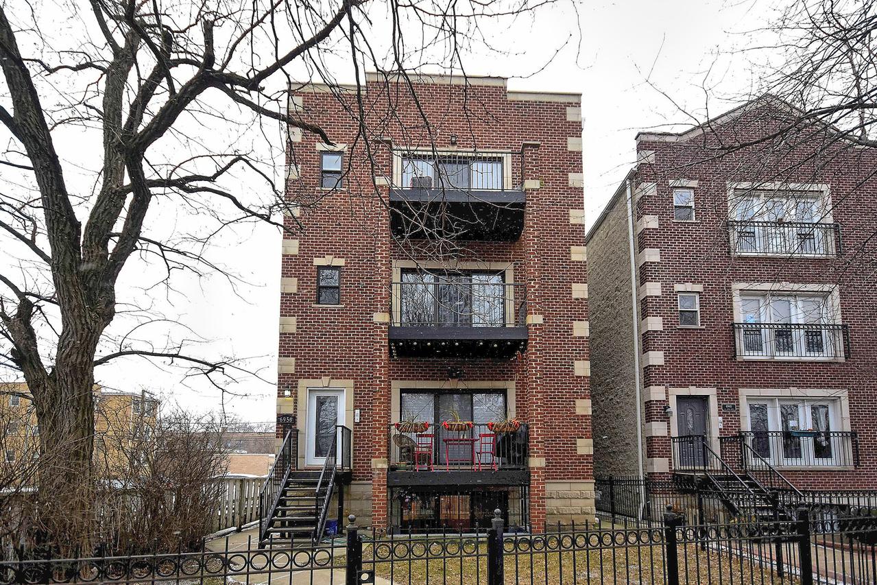 6956 N Ridge Blvd. #B, Chicago, IL 60645
