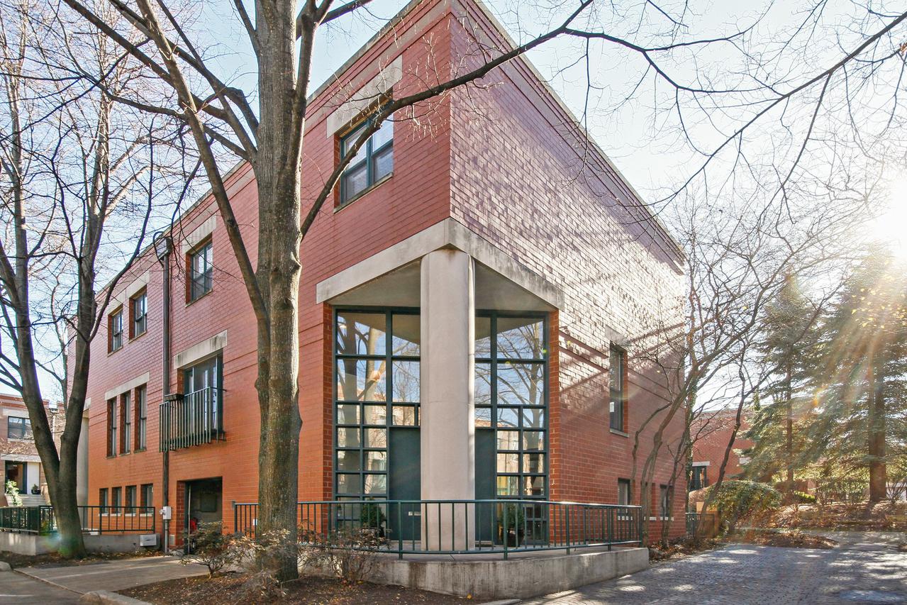641 W Willow St. #201, Chicago, IL 60614