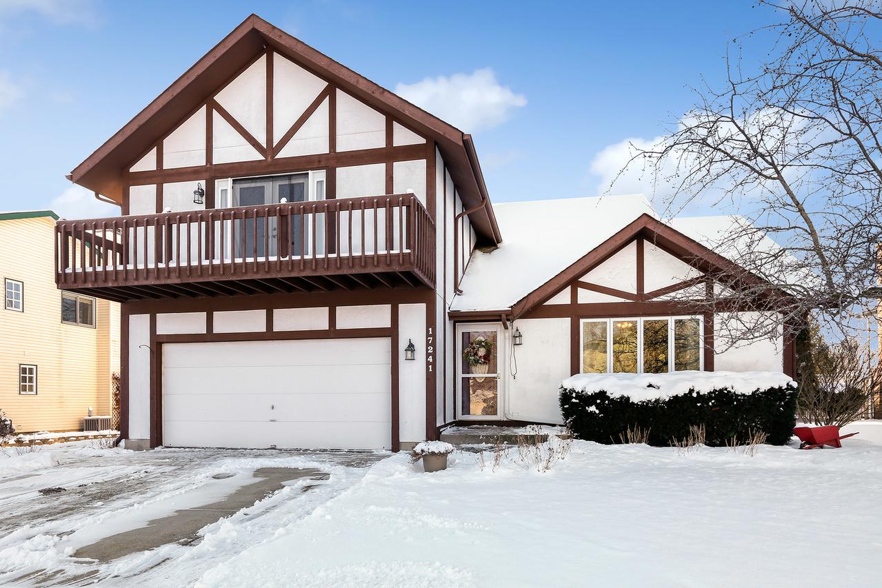 17241 W Woodland Dr., Grayslake, IL 60030